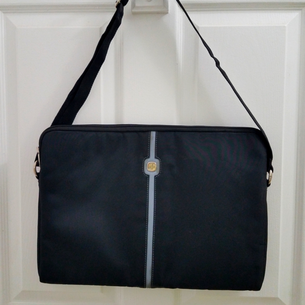 Black SwissGear The Maya Laptop Sleeve